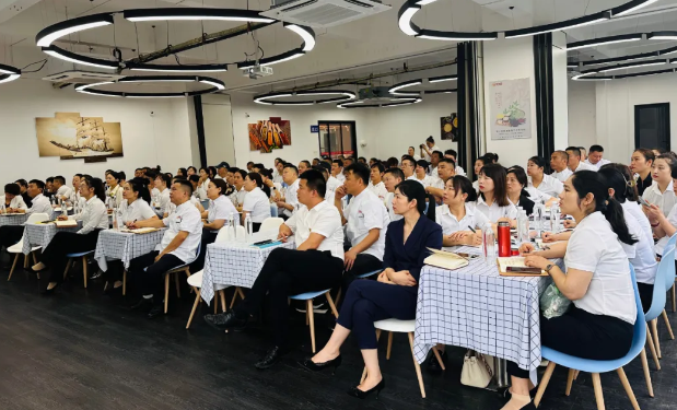 “食”刻守護(hù)，安全相伴！華逸府食品安全及營(yíng)養(yǎng)健康知識(shí)專(zhuān)項(xiàng)培訓(xùn)