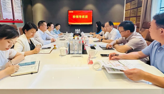 攜手共育英才！華逸府&湖南食品藥品職業(yè)學(xué)院校企合作簽約授牌儀式隆重舉行